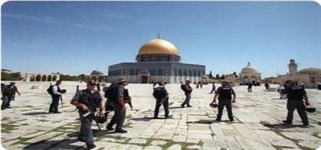 Jewish gangs brag about storming Aqsa Mosque, praying noisily inside it