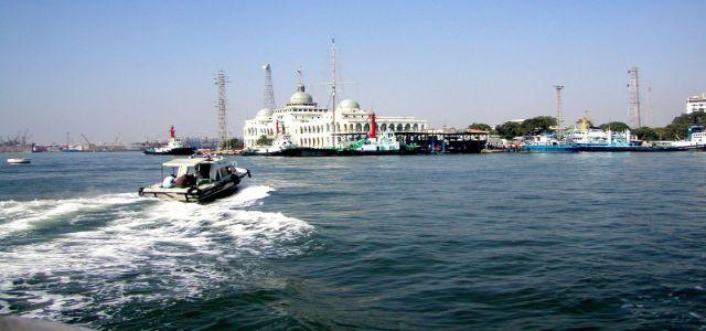 Egypt: Suez Canal revenues since 1975 at $64 billion