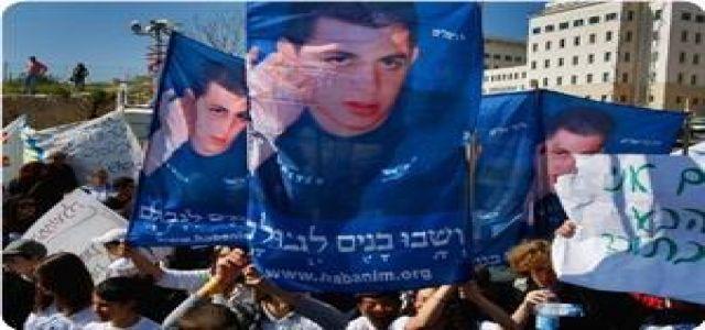 Israelis demonstrate during cabinet meeting demanding exchange deal