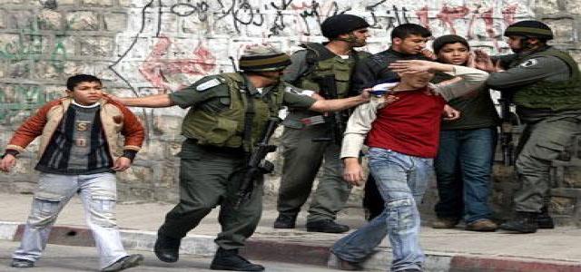 Israeli forces storm homes, detain youngsters in Silwan