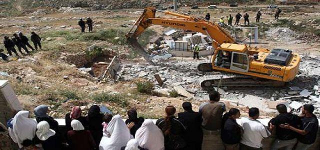 IOF troops demolish three Palestinian homes