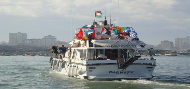 Israeli Navy Encircles “Dignity” at Sea