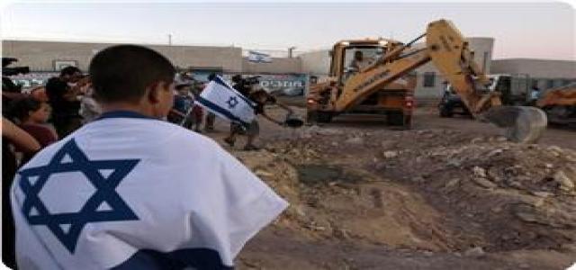 Settlers build near Palestinian villages on eve of peace talks