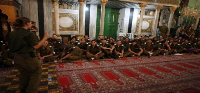 Jewish extremists violate Ibtin mosque and deface it with racial slurs