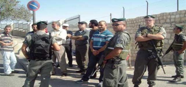 IOA turns Jerusalem into army barracks, blocks worshipers from heading to Aqsa